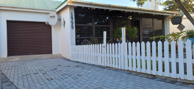 2 Bedroom Property for Sale in Sandbaai Western Cape